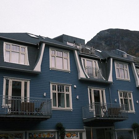 Blue House Dormitory Odda Eksteriør billede